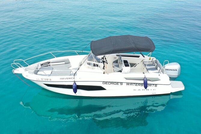 Exclusive line 225hp, self drive boat Karnic SL701 8.0m - Taking the wheel of the Karnic SL701