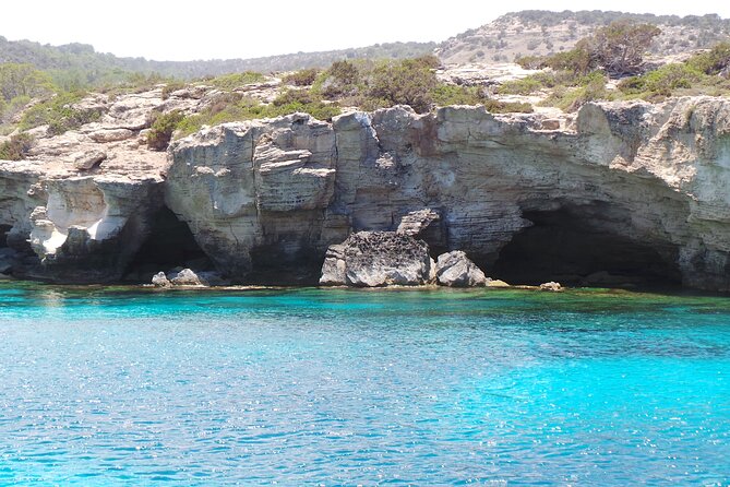 Luxury Karnic SL701 Boat with driver to Blue Lagoon & more - Comfort for a group of nine