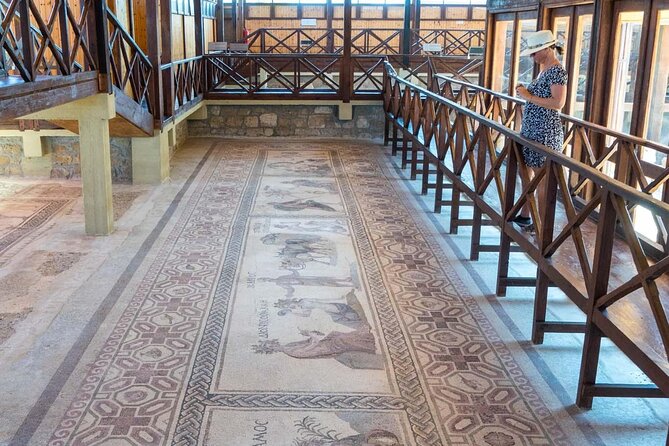 Pafos and Kourion Coach Excursion in Italian - Aphrodite’s Rock: a short mythological pause