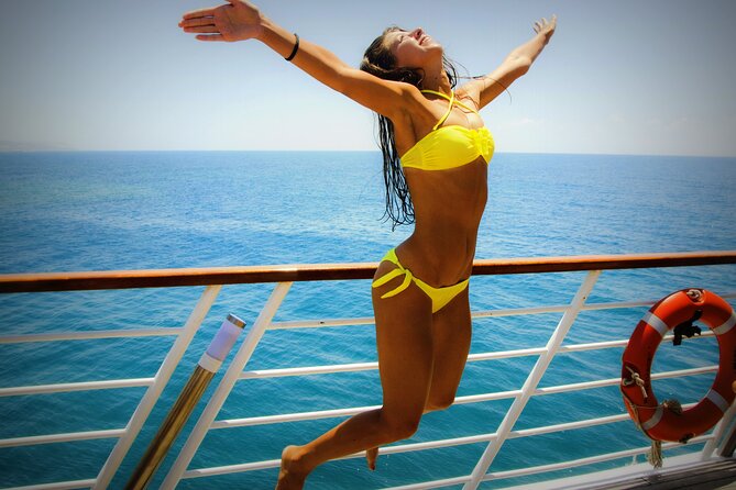 Wave Dancer Sunshine Full Day Cruise - All Inclusive - Barbecue lunch, snacks, and drinks included