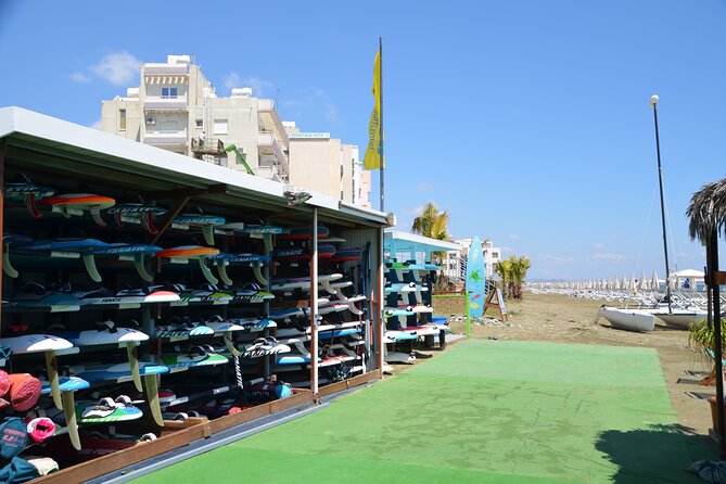 Windsurfing Lesson in Cyprus - How the one-hour format affects the experience
